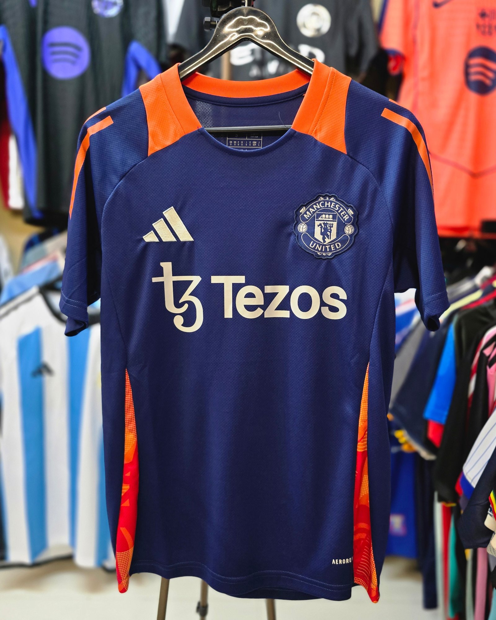 MANCHESTER UNITED TRAINING JERSEY 2024-25